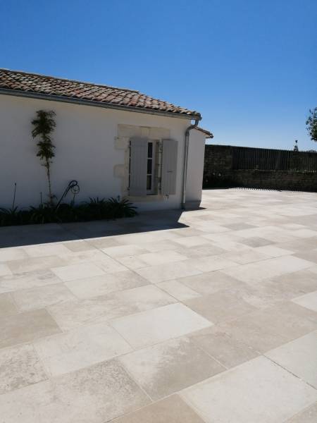 Dallage pour terrasse en pierre naturelle de Dordogne